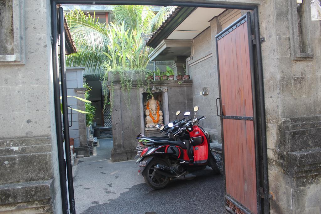 Letos Kubu Homestay Kuta  Luaran gambar